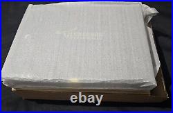 Longhorn Steakhouse Steak Knives Set of 4 with Wood Case NEW