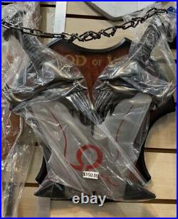 New God Of War Twin Blade Short Sword Dagger Set w Wall Plaque Chain Linked