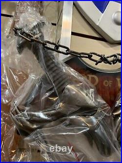 New God Of War Twin Blade Short Sword Dagger Set w Wall Plaque Chain Linked